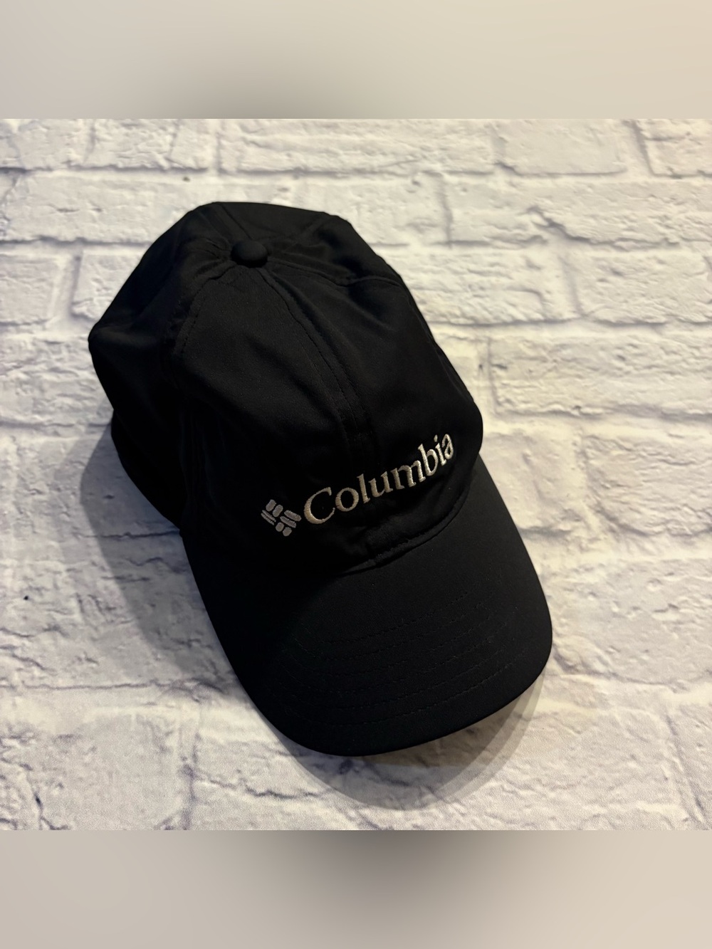 Columbia black embroidered moisture-wicking ball cap (adult sizing)